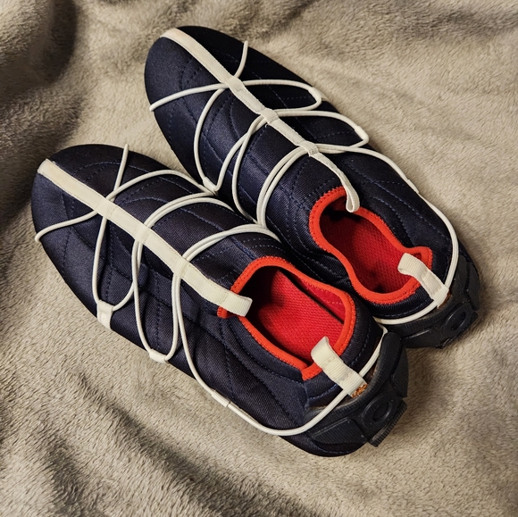 Shoes - Picture 3 of 7